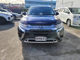 2021 Mitsubishi Outlander - Thumbnail