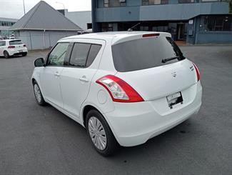 2013 Suzuki Swift - Thumbnail