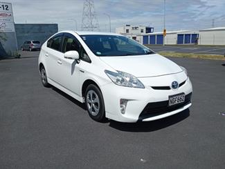 2015 Toyota Prius - Thumbnail