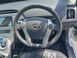 2015 Toyota Prius - Thumbnail