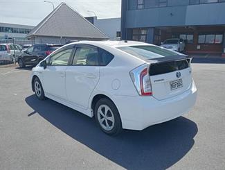 2015 Toyota Prius - Thumbnail