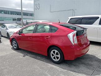 2012 Toyota Prius - Thumbnail