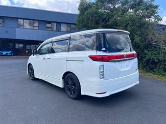 2013 Nissan Elgrand - Thumbnail