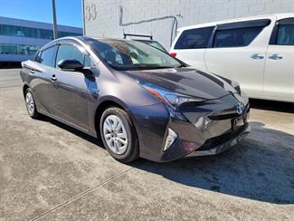 2018 Toyota Prius - Thumbnail