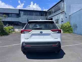 2021 Toyota RAV4 - Thumbnail