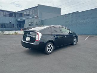 2015 Toyota Prius - Thumbnail