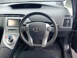 2015 Toyota Prius - Thumbnail