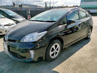 2016 Toyota Prius - Thumbnail