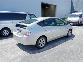 2004 Toyota Prius - Thumbnail