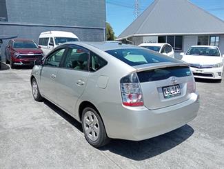 2004 Toyota Prius - Thumbnail