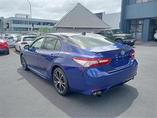 2020 Toyota Camry - Thumbnail