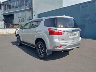 2019 Isuzu MU-X - Thumbnail