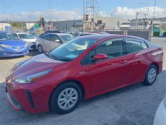 2020 Toyota Prius - Thumbnail