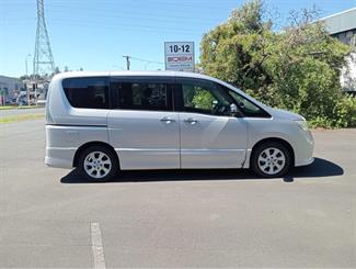 2012 Nissan Serena - Thumbnail