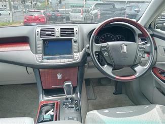 2009 Toyota Crown - Thumbnail