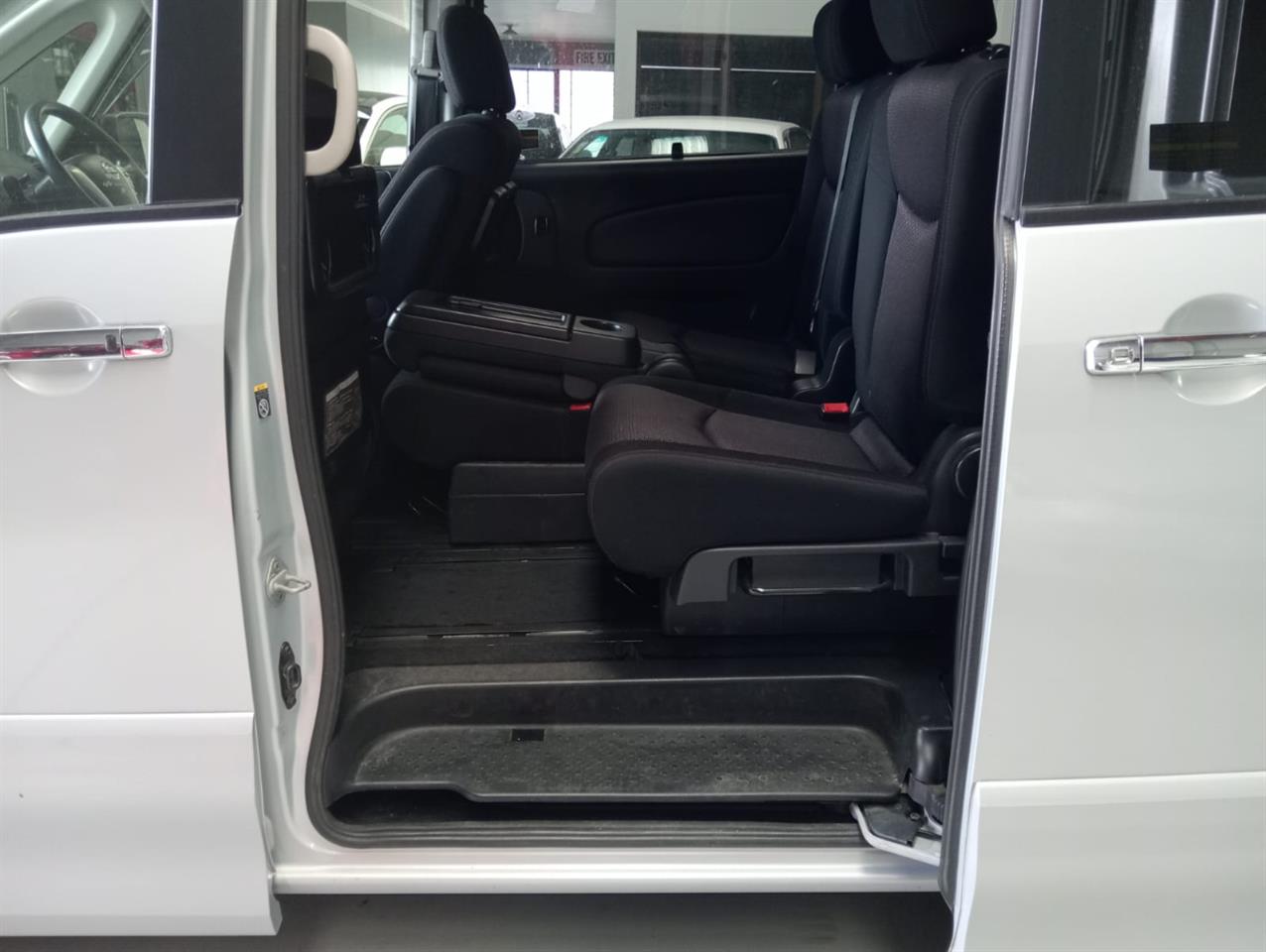 2013 Nissan Serena