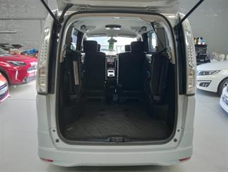 2013 Nissan Serena - Thumbnail