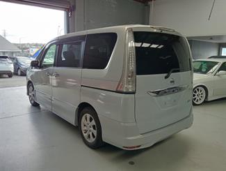 2013 Nissan Serena - Thumbnail