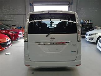 2013 Nissan Serena - Thumbnail