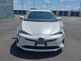 2018 Toyota Prius - Thumbnail