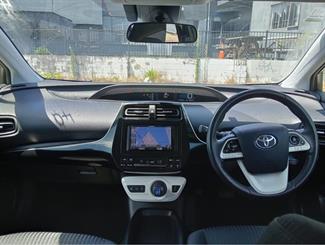 2018 Toyota Prius - Thumbnail