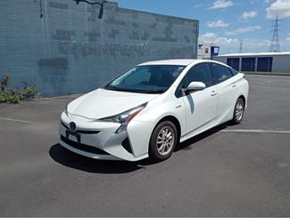 2018 Toyota Prius - Thumbnail