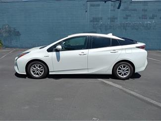 2018 Toyota Prius - Thumbnail