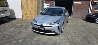 2020 Toyota Prius - Thumbnail