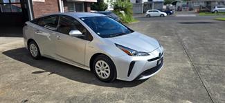 2020 Toyota Prius - Thumbnail