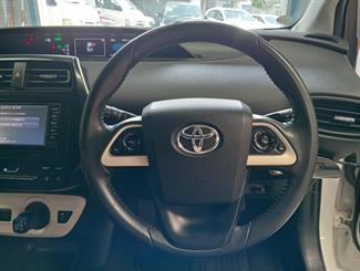 2018 Toyota Prius - Thumbnail