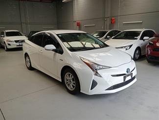 2018 Toyota Prius - Thumbnail