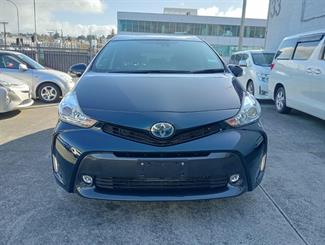 2017 Toyota Prius Alpha - Thumbnail