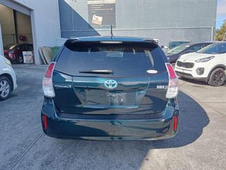 2017 Toyota Prius Alpha - Thumbnail