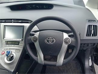 2015 Toyota Prius - Thumbnail