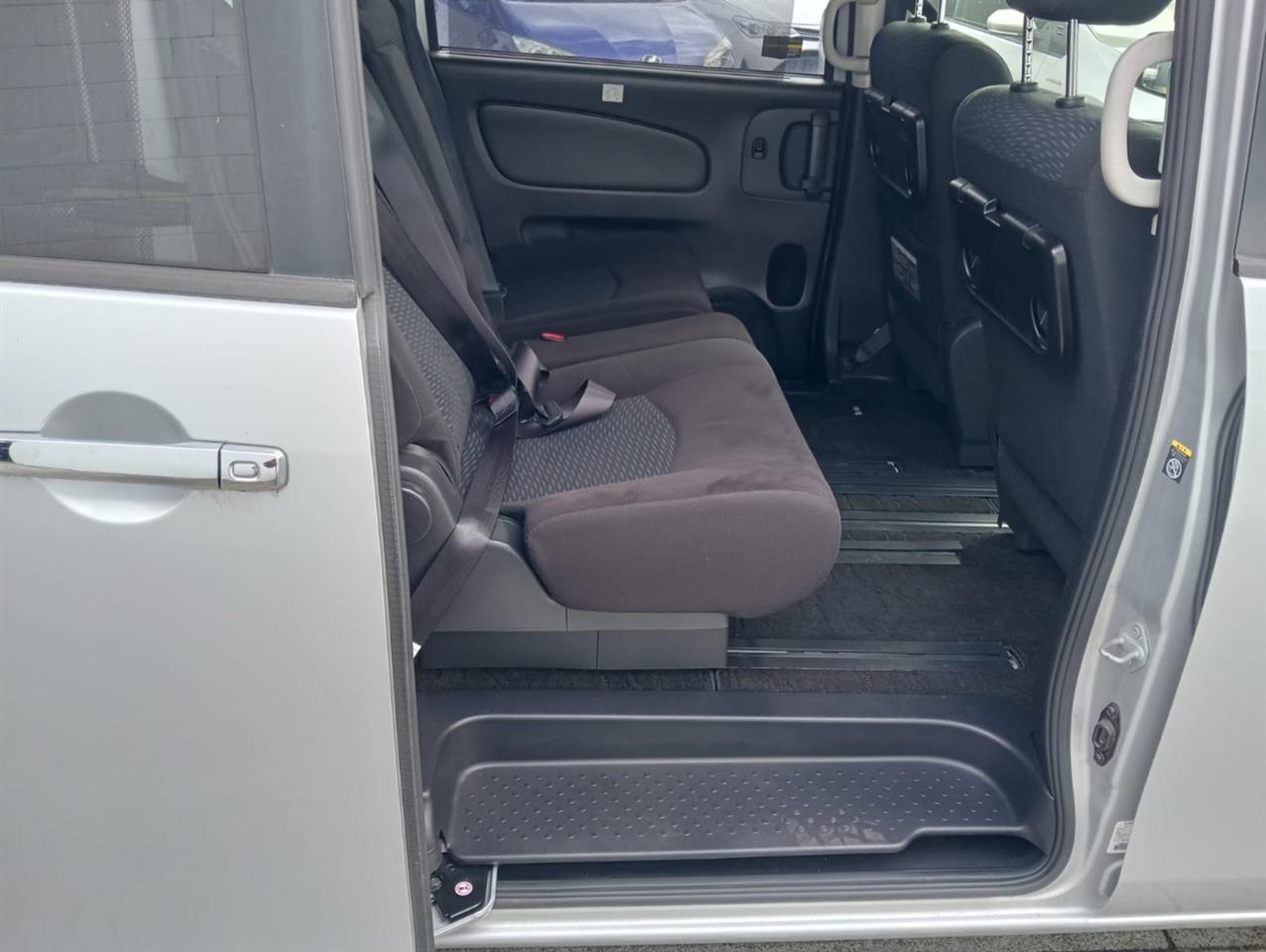 2013 Nissan Serena