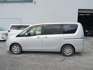 2013 Nissan Serena - Thumbnail