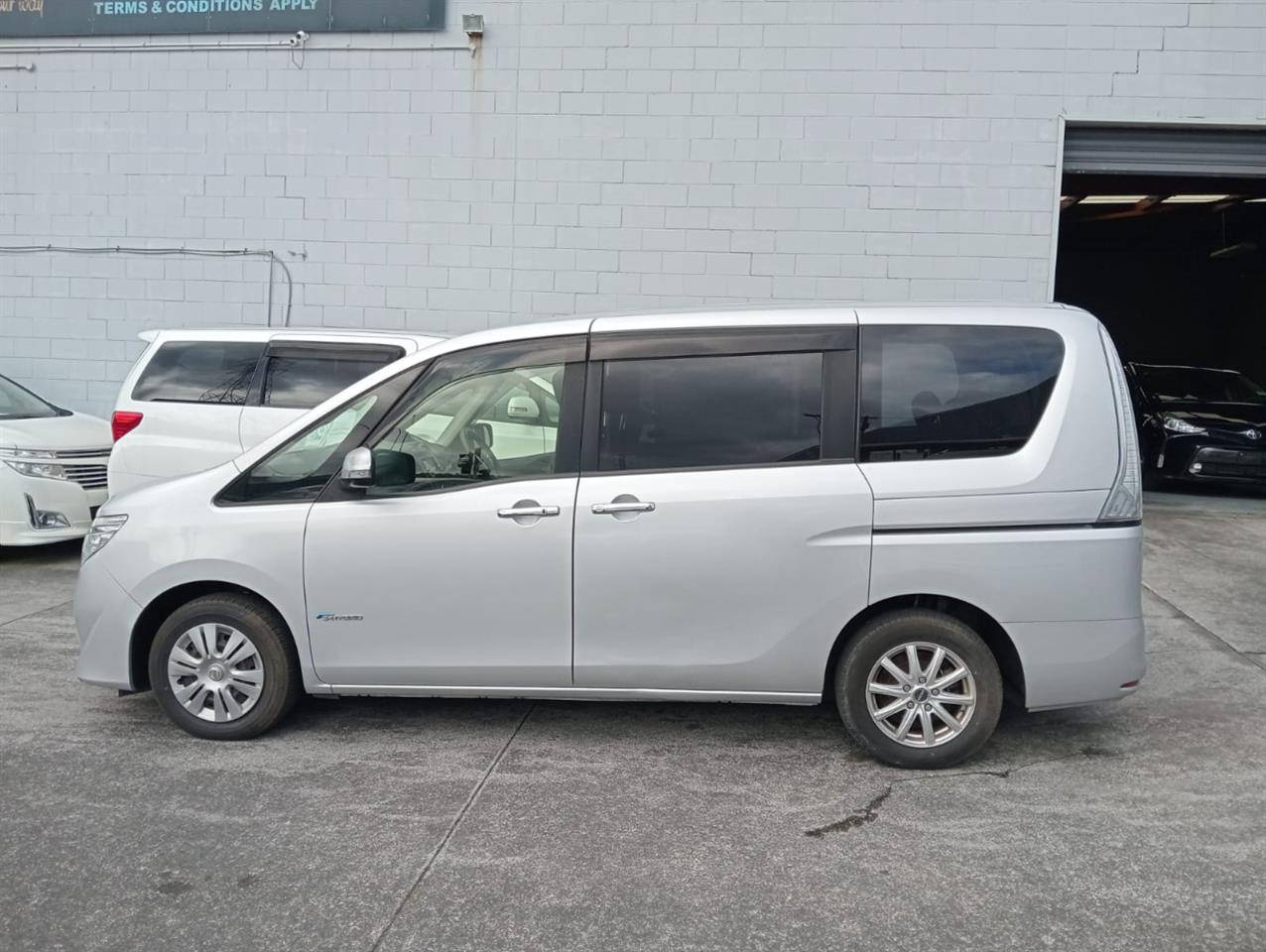 2013 Nissan Serena