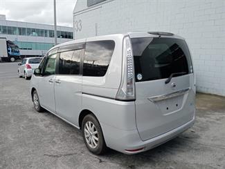 2013 Nissan Serena - Thumbnail