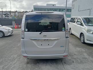 2013 Nissan Serena - Thumbnail