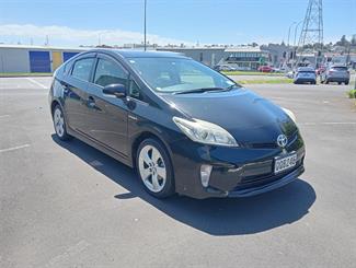 2014 Toyota Prius - Thumbnail