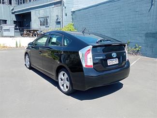 2014 Toyota Prius - Thumbnail