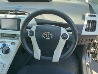 2014 Toyota Prius - Thumbnail