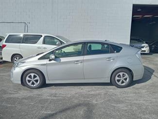 2012 Toyota Prius - Thumbnail