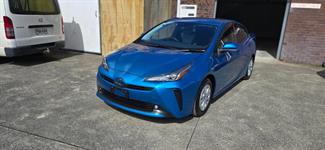 2019 Toyota Prius - Thumbnail