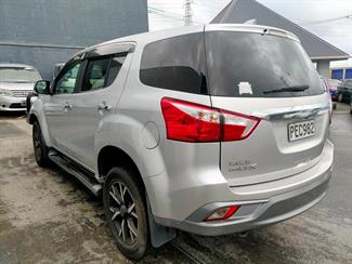 2019 Isuzu MU-X - Thumbnail