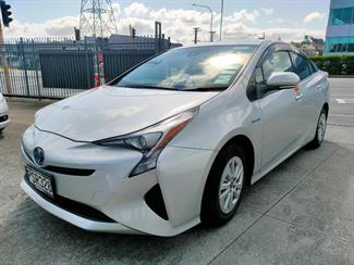 2017 Toyota Prius - Thumbnail