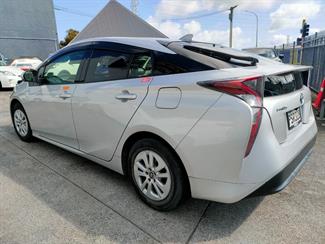 2017 Toyota Prius - Thumbnail