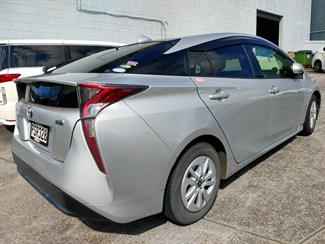 2017 Toyota Prius - Thumbnail